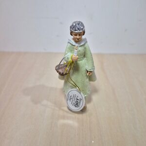 Thomas Kinkade Hawthorne Village Nativity Figurine Boy with Candle A6593 Green